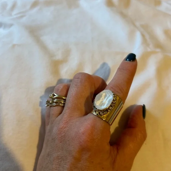 TOVA Sydney Gold Ring - Picture 3 of 3